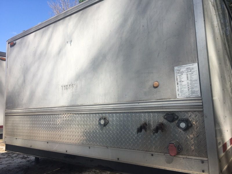 1999 enclosed trailer 2 cars