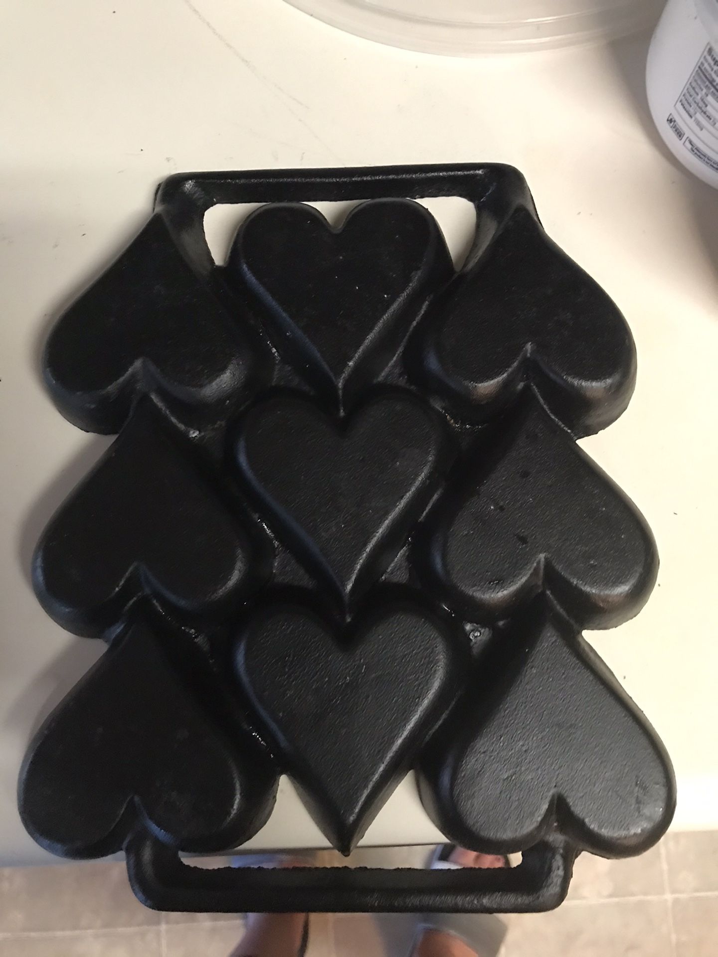 Heart shaped cast iron baking pan