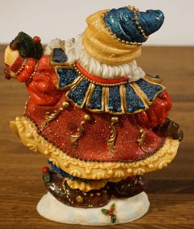 Santa Bearing Gifts Statue
