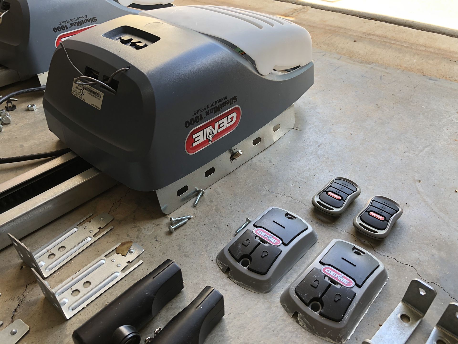 Complete 2 Sets of Genie SilentMax 1000 Garage Door Opener Model 3042