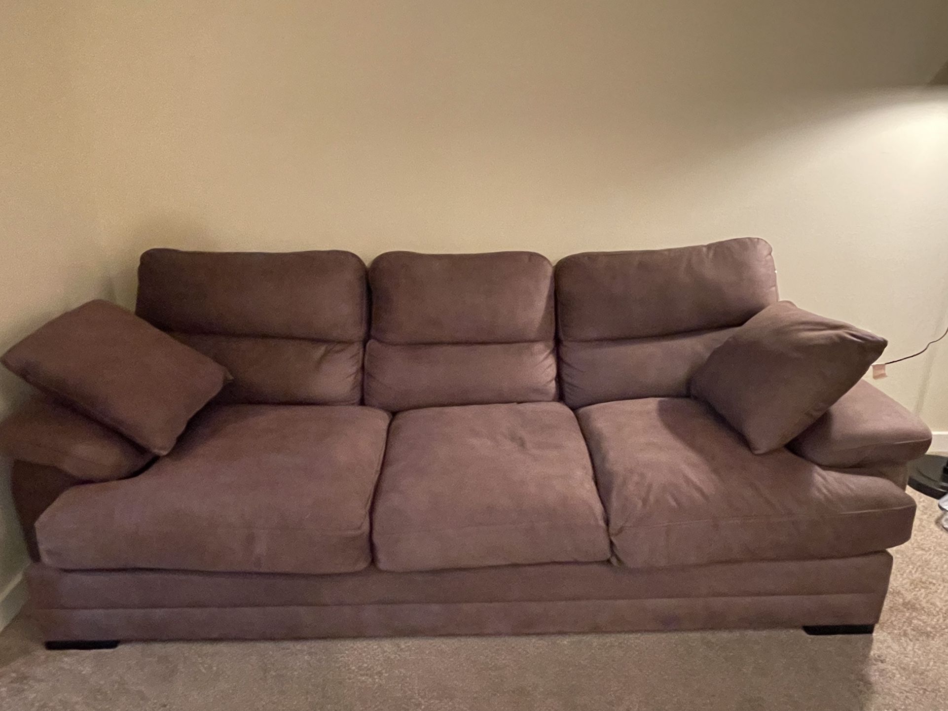 Luxurious Nearly New Couch - 8’6
