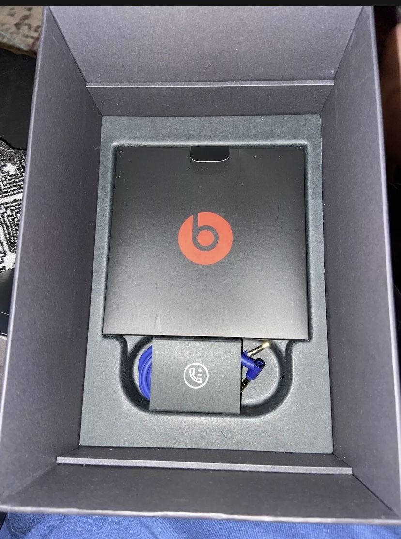 Beats Solo 3 Wireless Pop Collection (Indigo color)