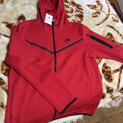 Red Nike Tech Fleece Size L Thumbnail