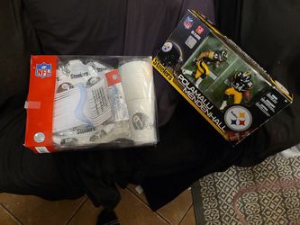 NFL Steelers Players Action Figures & Dinnerware Set Thumbnail
