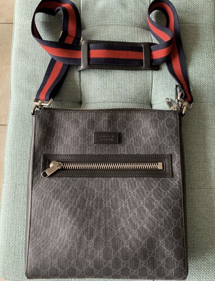 AUTHENTIC GUCCI SUPREME GG WEB STRAP MESSENGER BAG LARGE 474137 USED ONCE