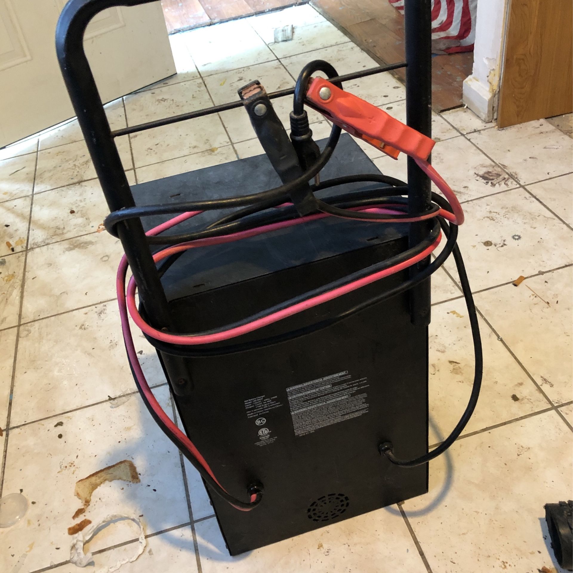 Cat - 12 Volt Wheel Type Charger - 40 Amps