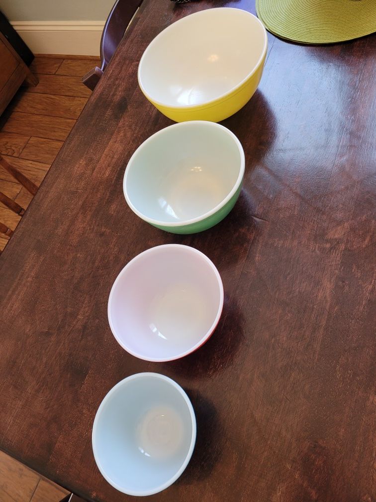 Pyrex Primary Colors Mixing Bowl Set