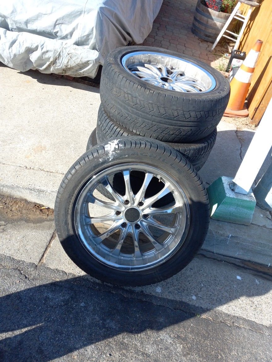 20s For Truck Chevy Tahoe Or Silverado Asking 300 Obo They Shoulr Clean Up With Crome Polish Just Don't Have Time For Them.