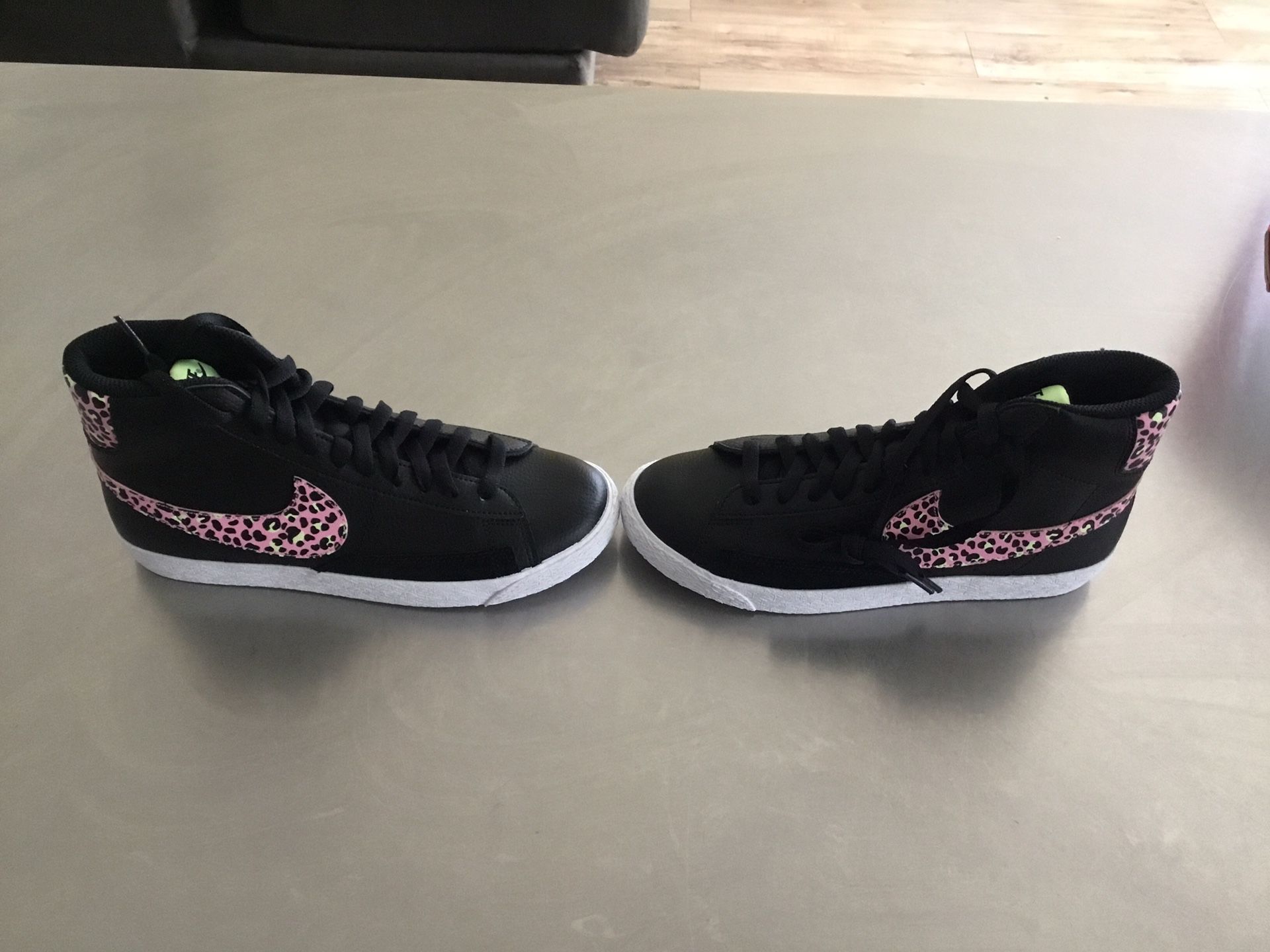 New Kid’s Nike Blazer Mid size 6Y (size 7.5 Women’s)