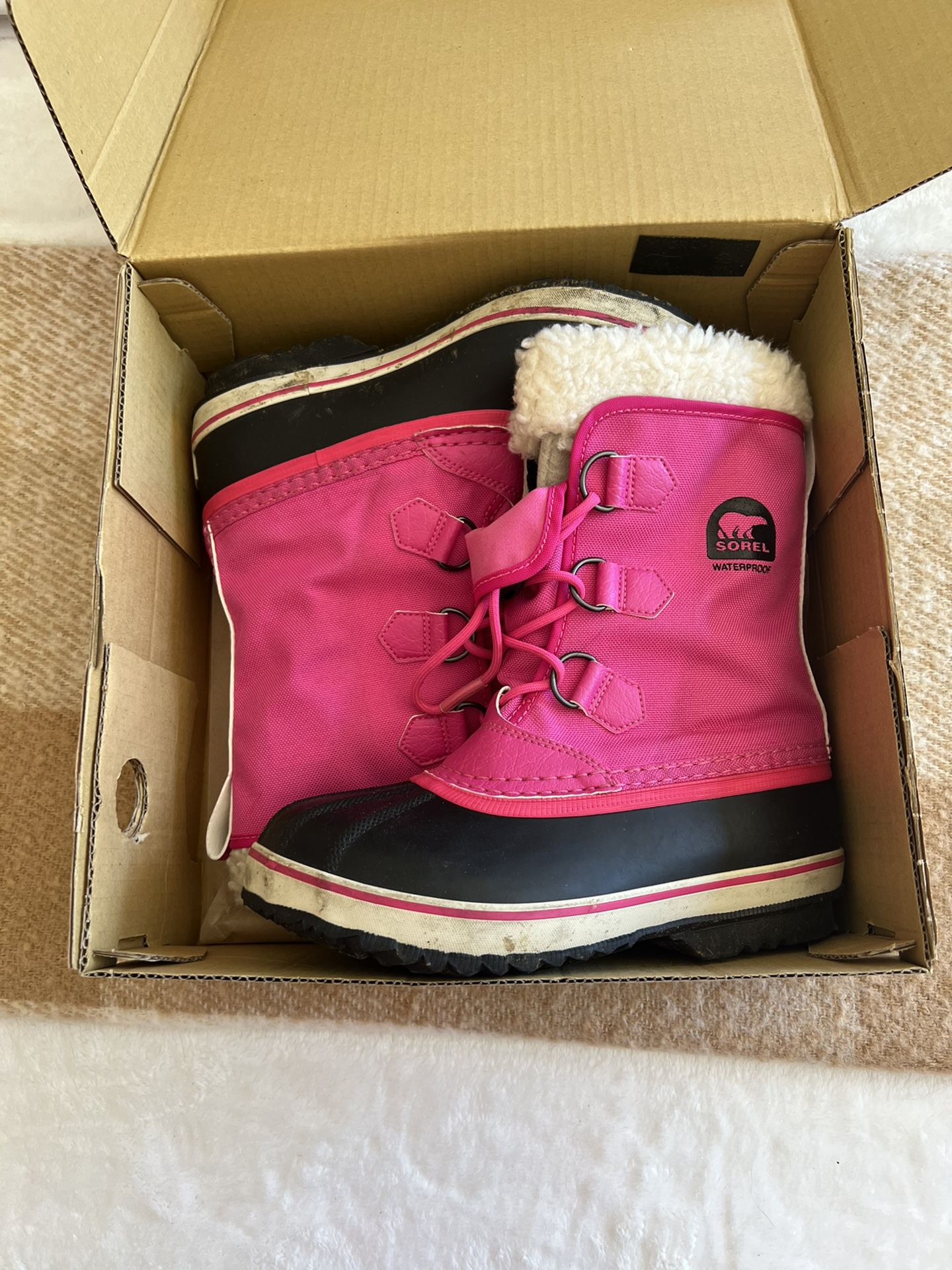 Brand New Pink Sorel Girls Size 4 Sorel Snow Boots 