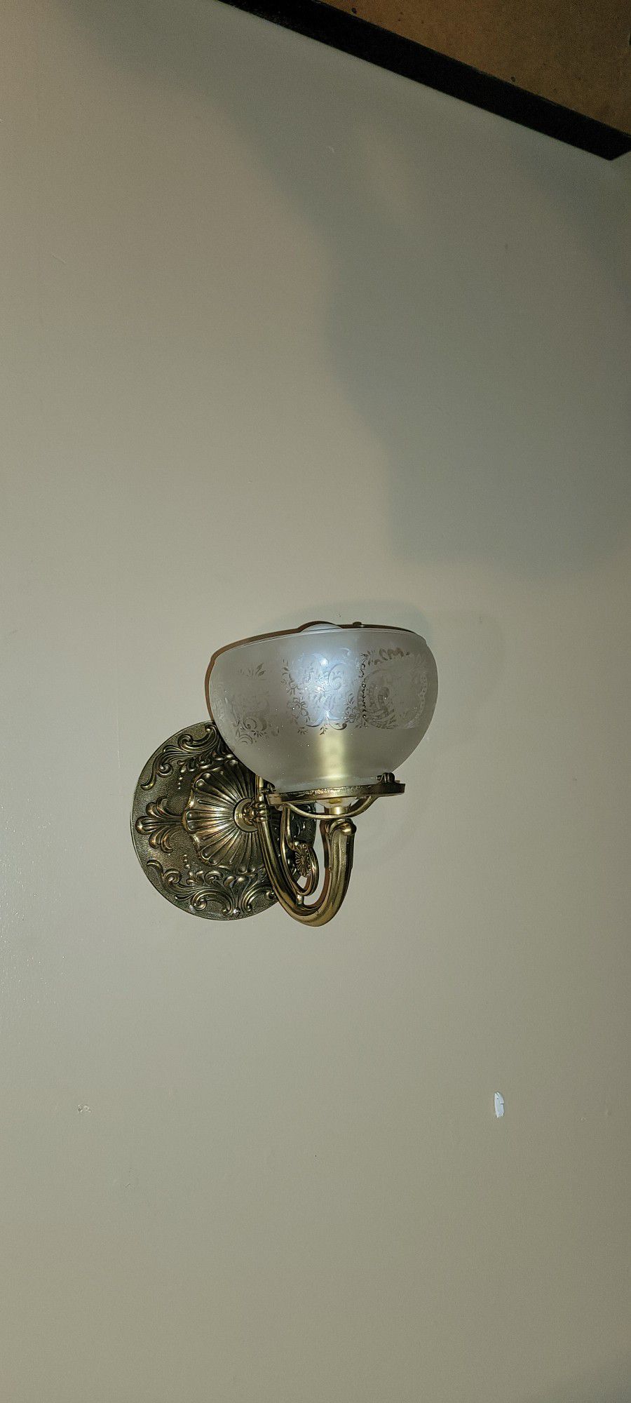 Beautiful Mid-Century Brass Wall Lamp With Etched Glass Shades 13x9 "