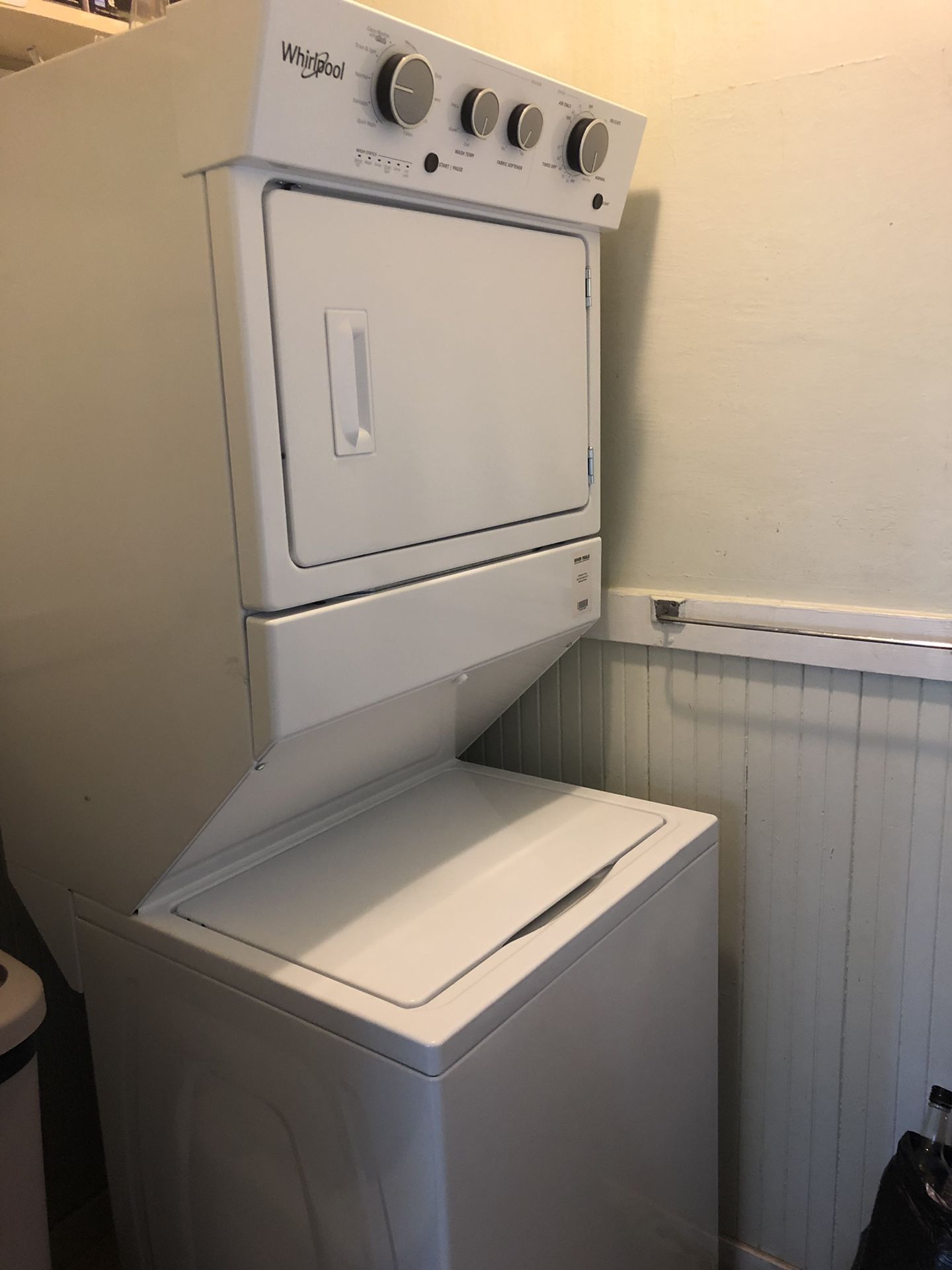 Whirlpool washer and dryer stackable brand new only 3 1/2 months still