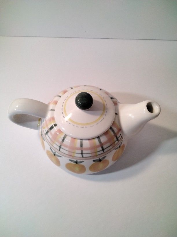 Very Cute Tea Pot .
