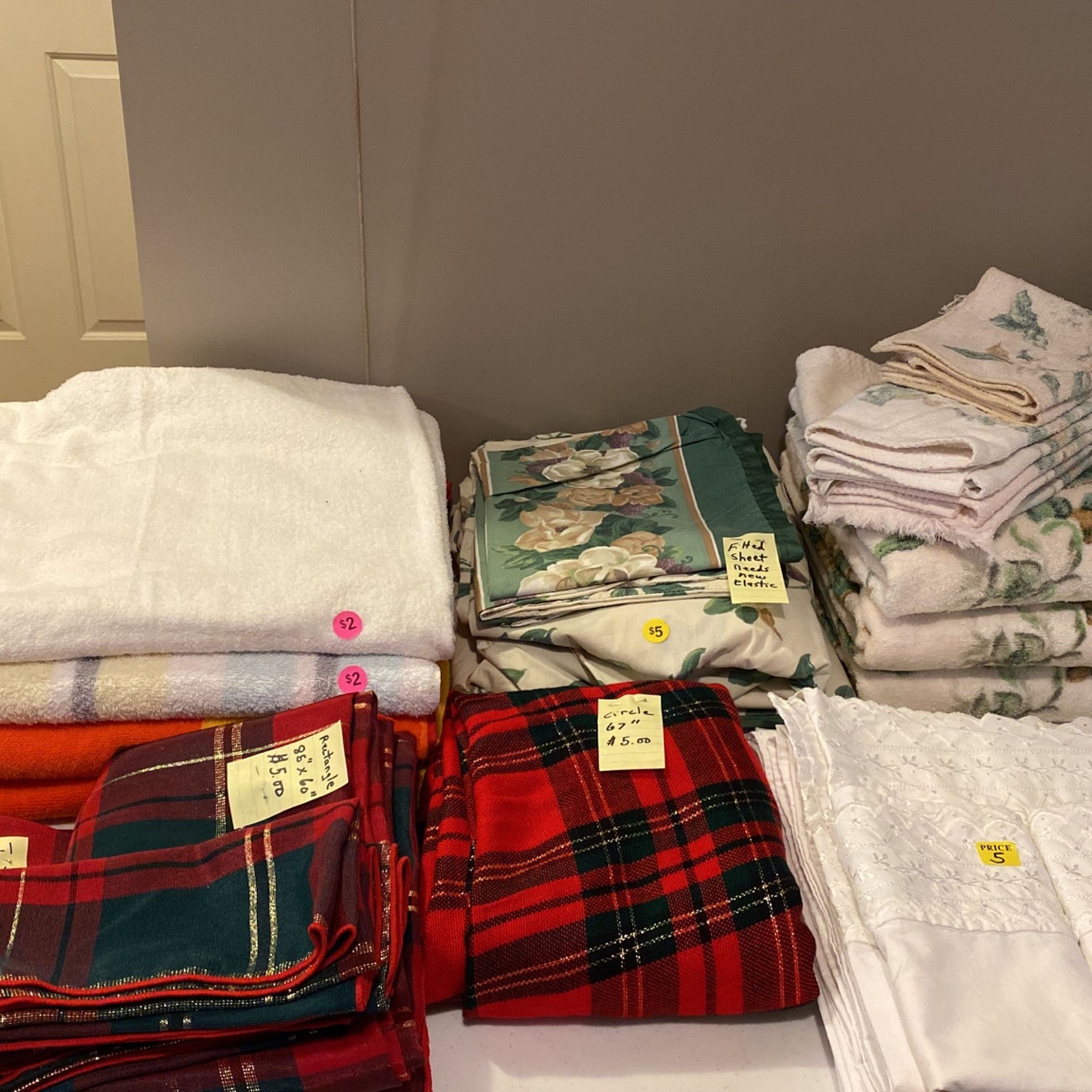 Sheets - Towels - Tablecloths