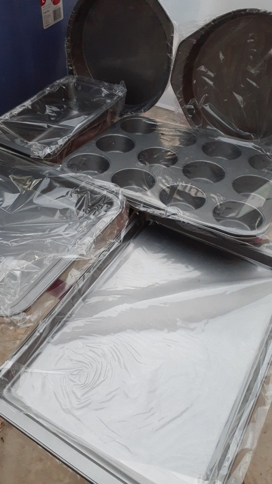 Cake and cupcakes pans. Brand new!