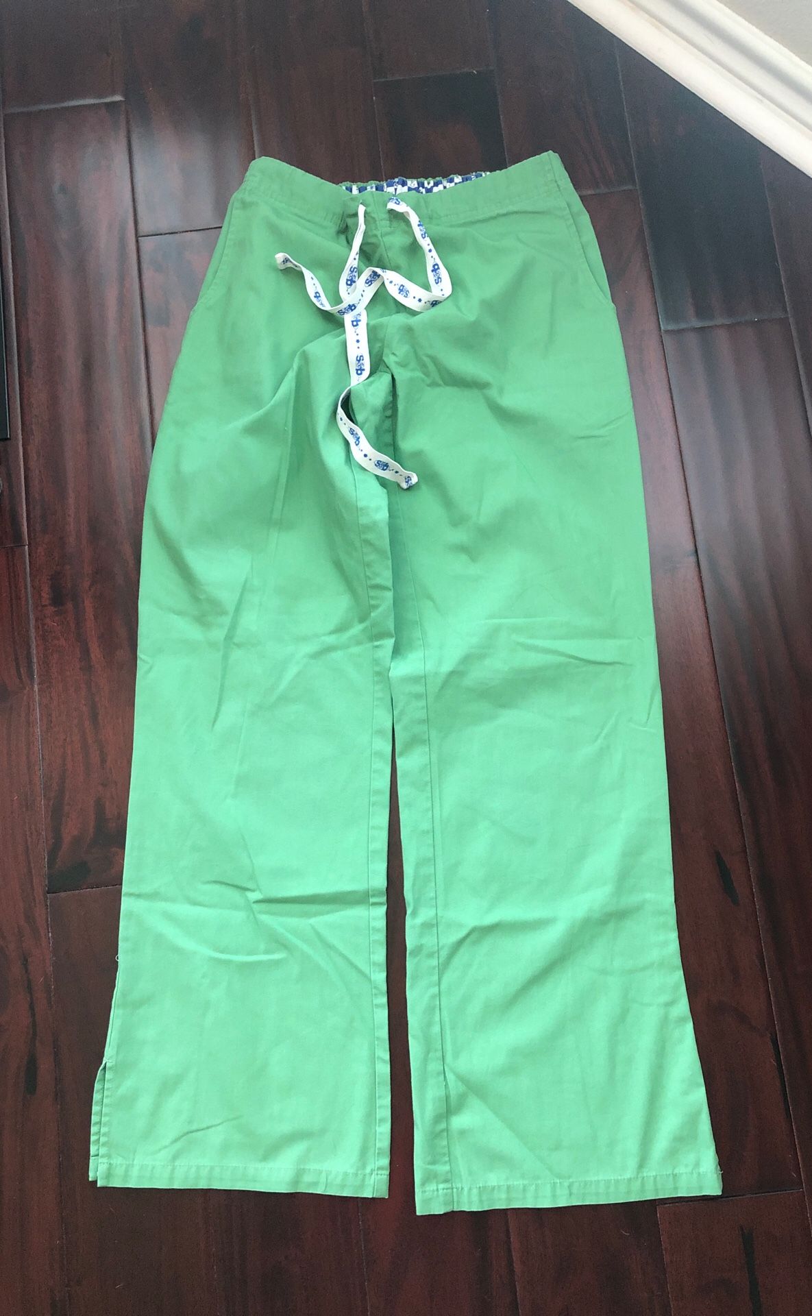 S&B scrubs Small