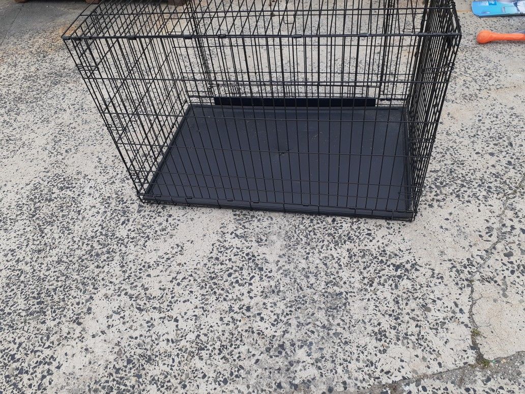 Large Kong Dog Crate With 2 Kong Crates Mats & A Open'N Stop Safety Gate! for Sale in PA, US