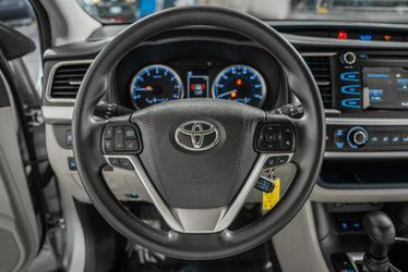 2018 Toyota Highlander Thumbnail