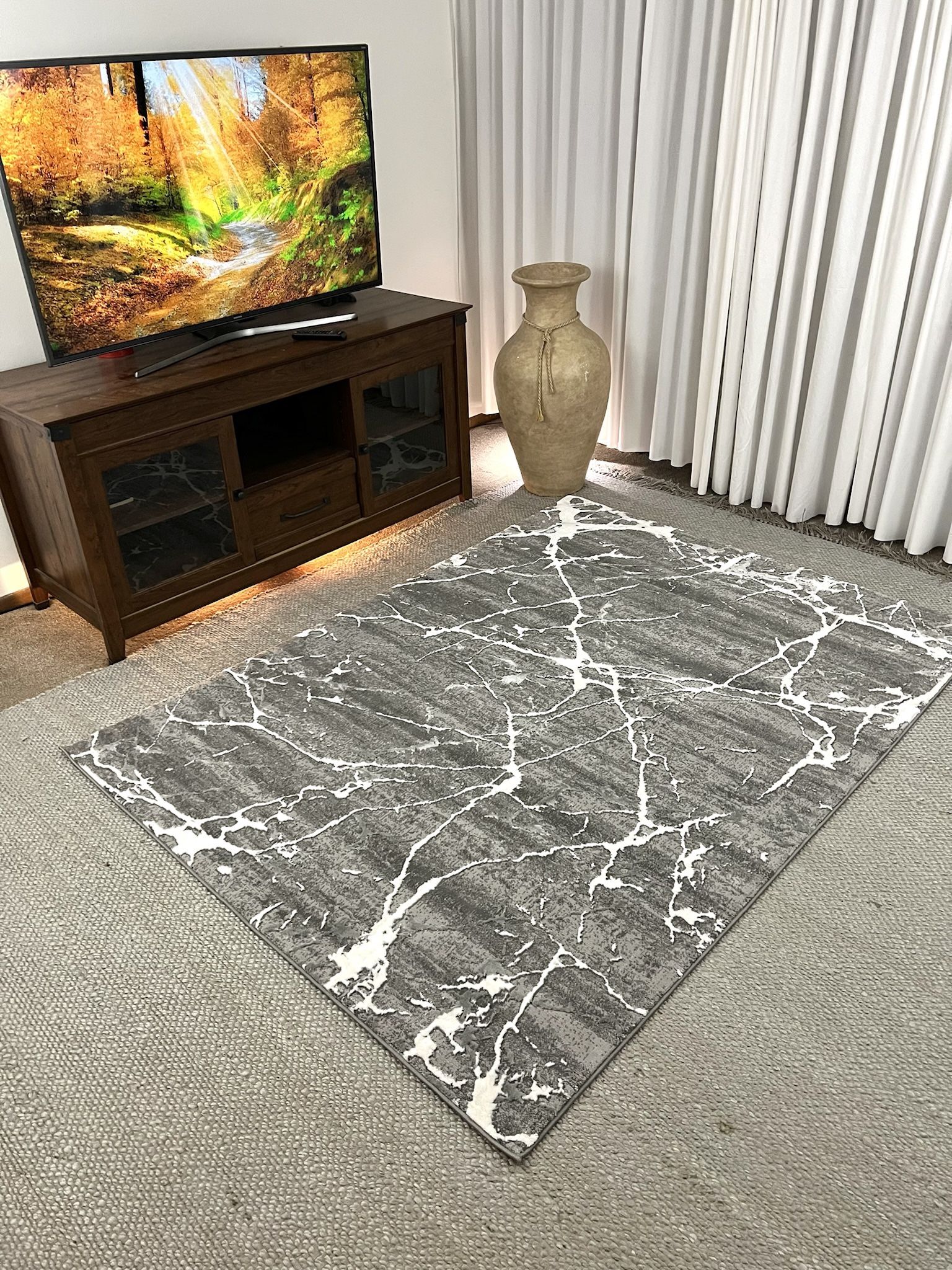 Brand New Deluxe Area Rug