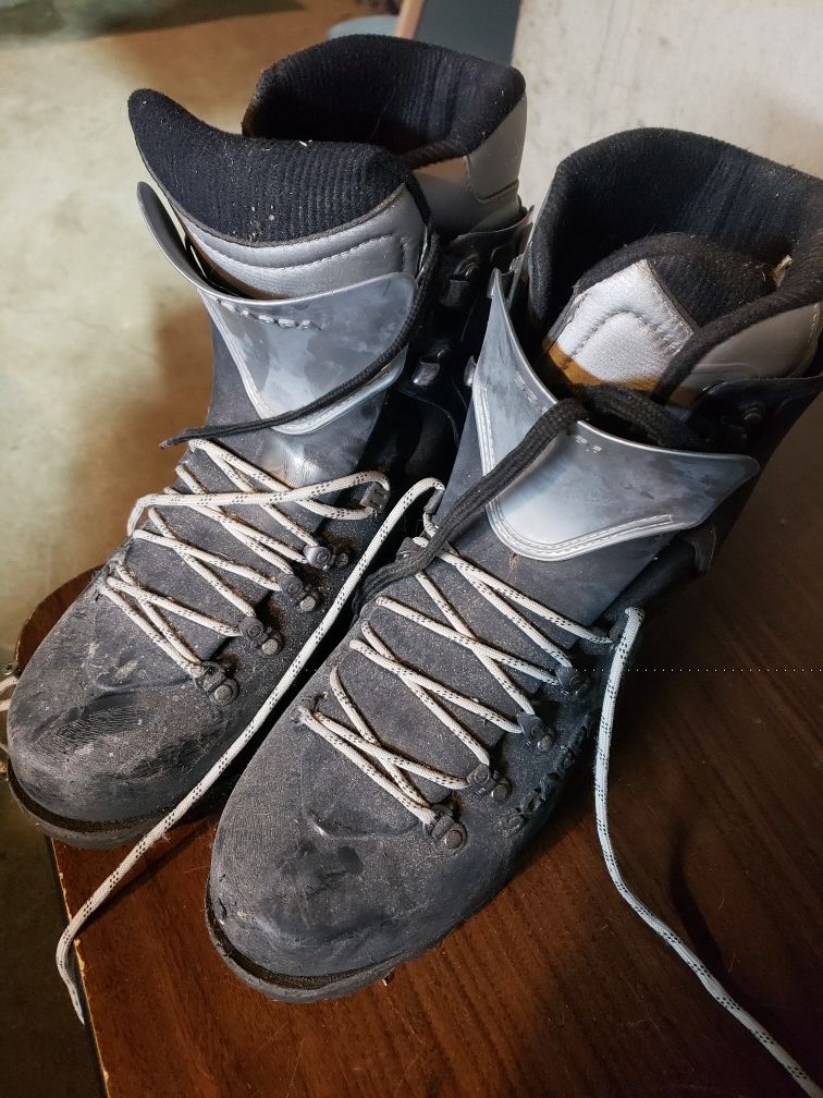 Scarpa Winter Treking boots. Size 13 mens.