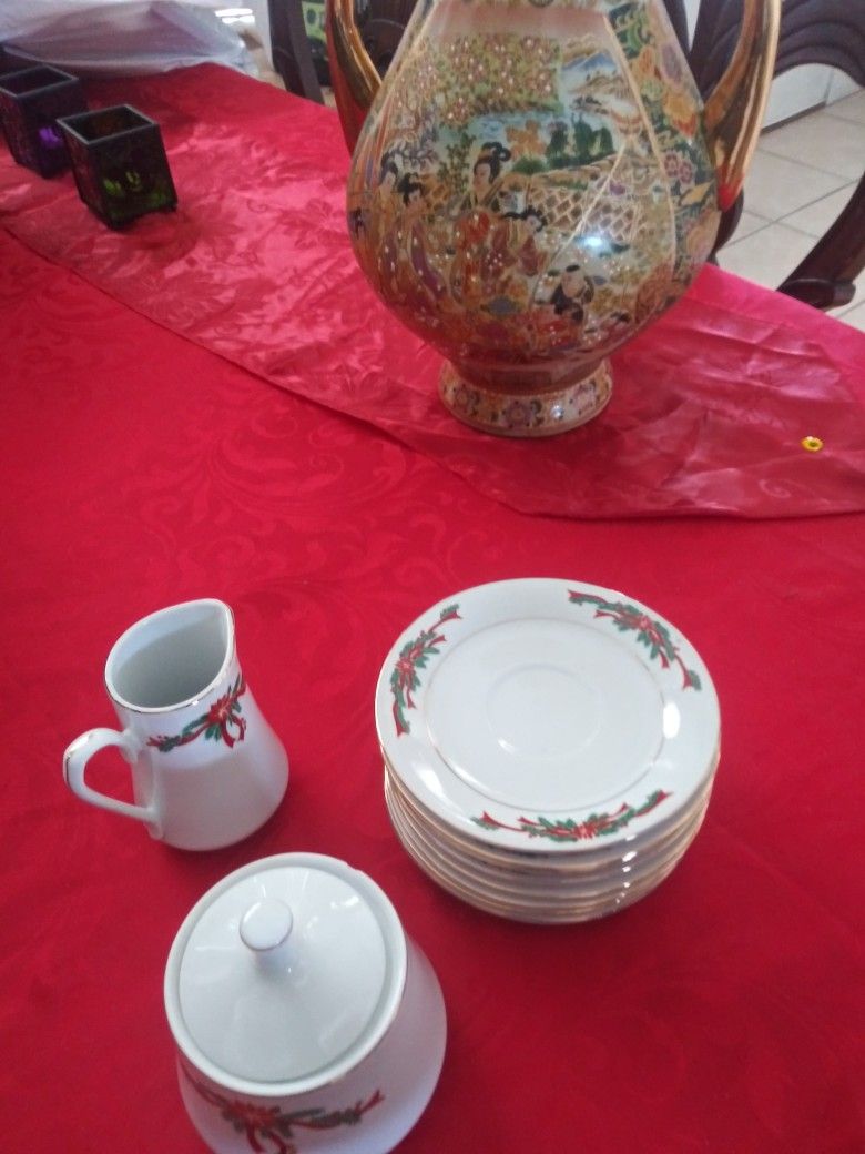 Complete Set Of Christmas Plate Wear.