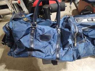 Traveling Bags/Duffle Bags Thumbnail