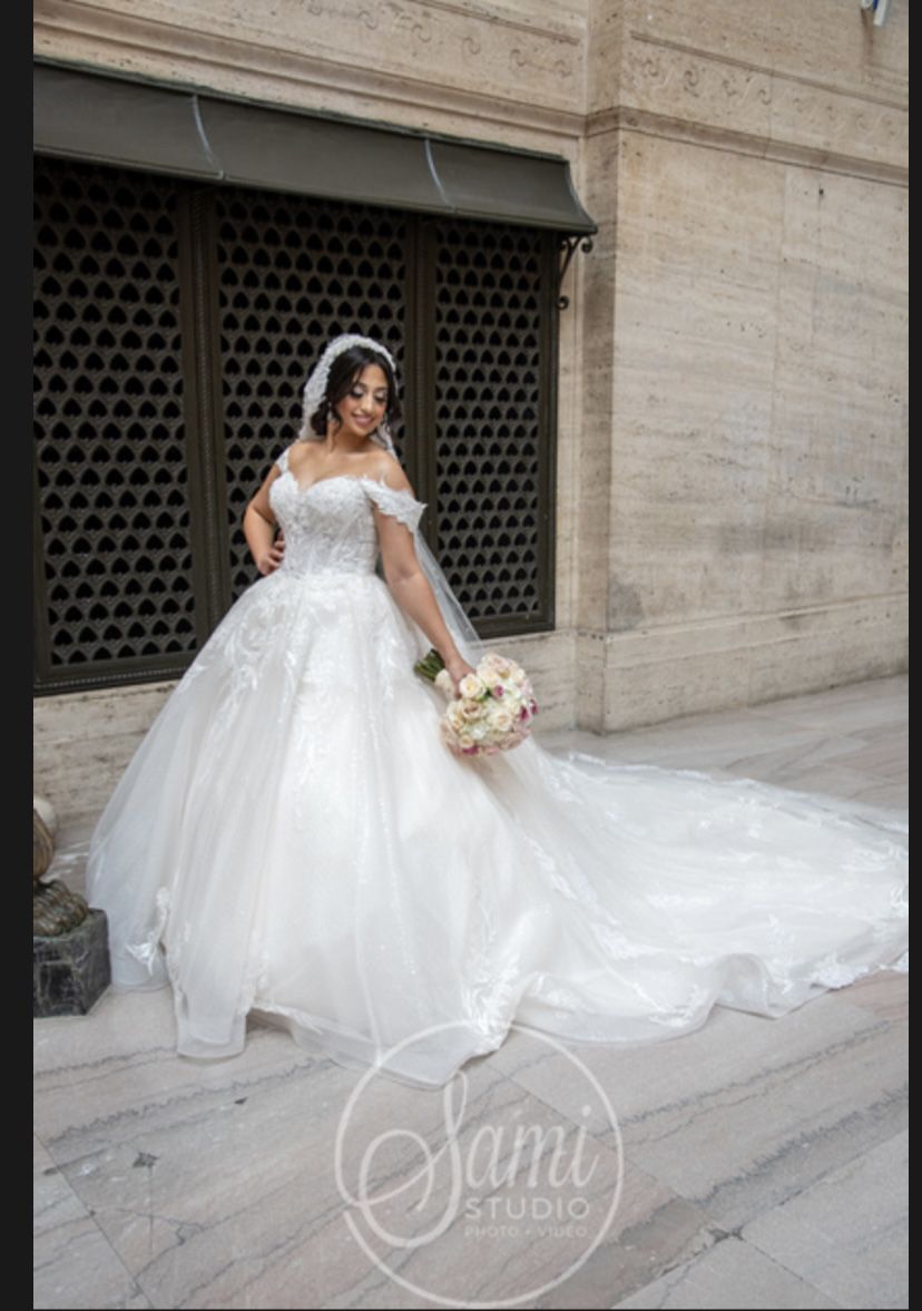 Wedding Gown with custom off shoulder sleeves. size 12/14