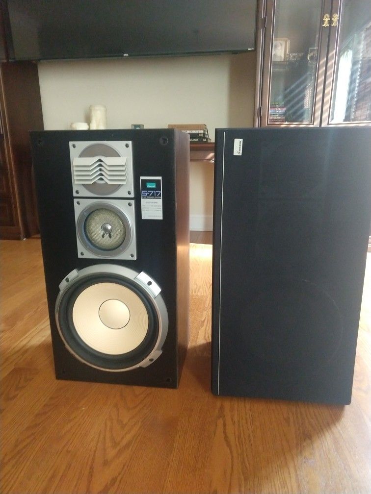 Mint 7-piece Vintage Stereo System with Turntable