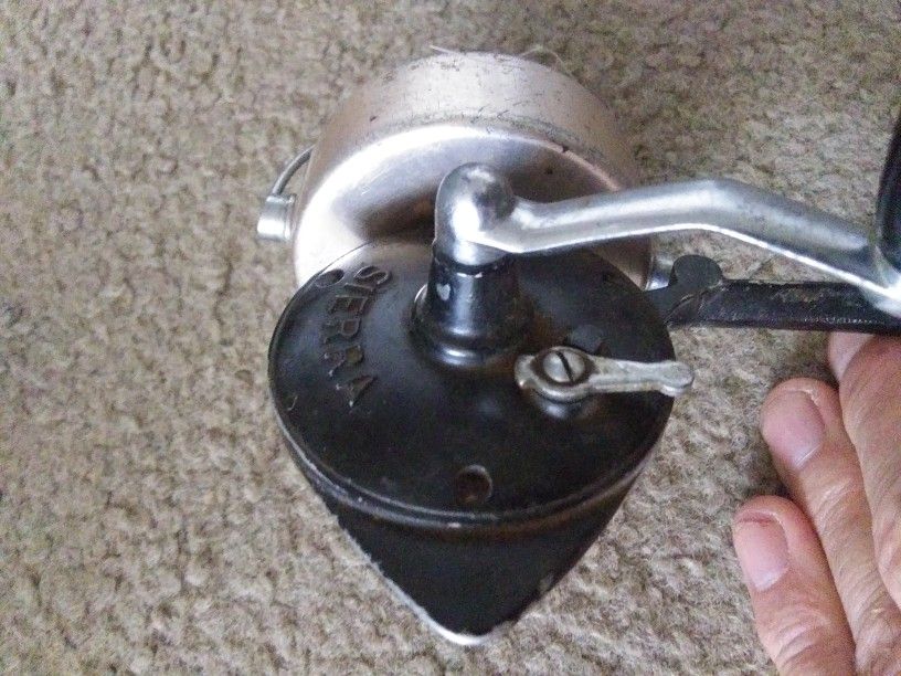 VINTAGE SIERRA FISHING REEL
