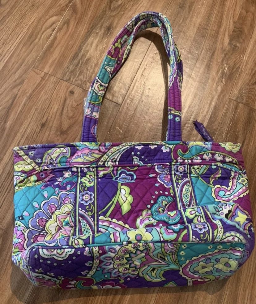 Vera Bradley Purple Zipper Shoulder Bag. Inner pockets