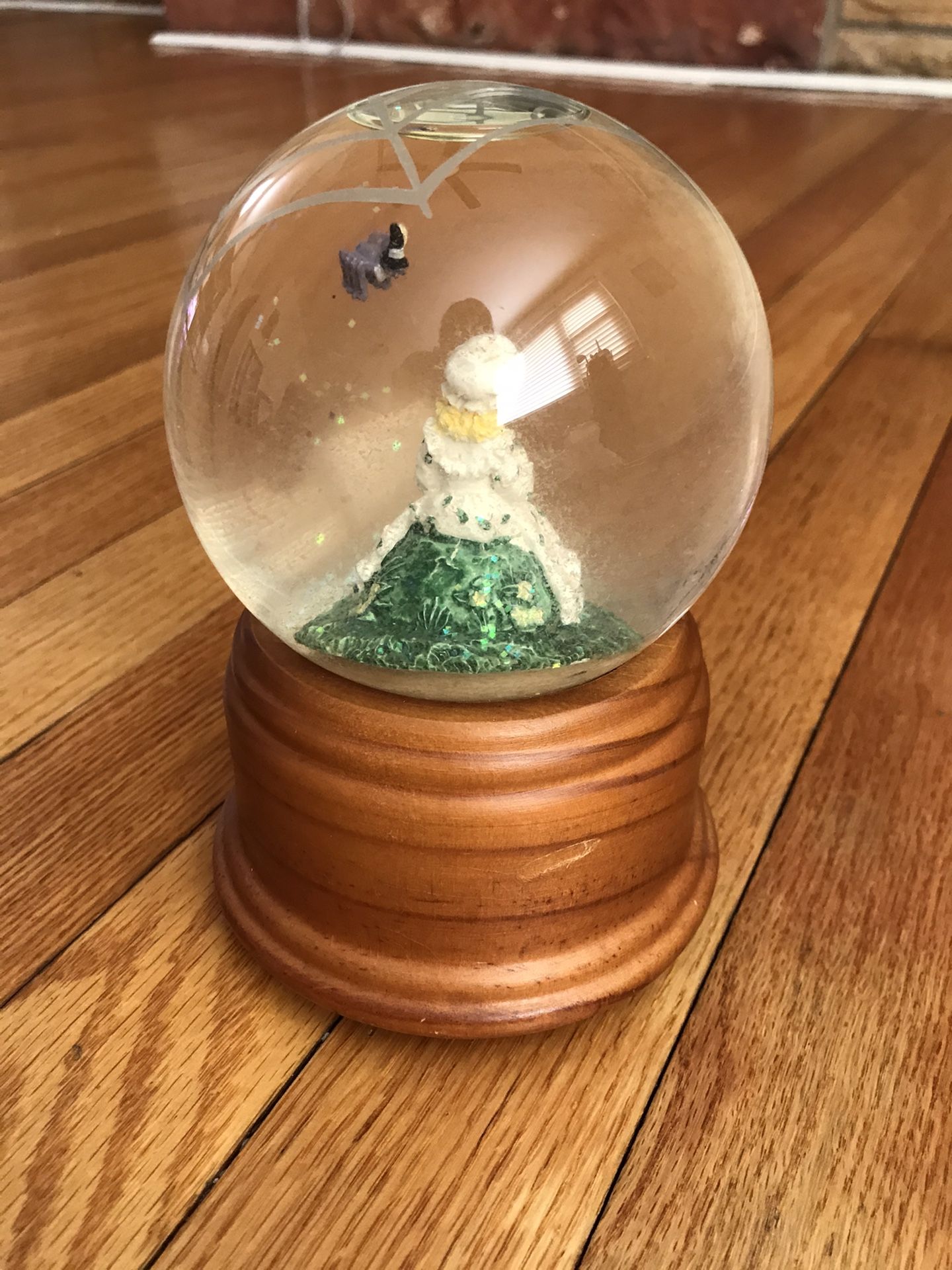RARE vintage miss muffet Snow globe