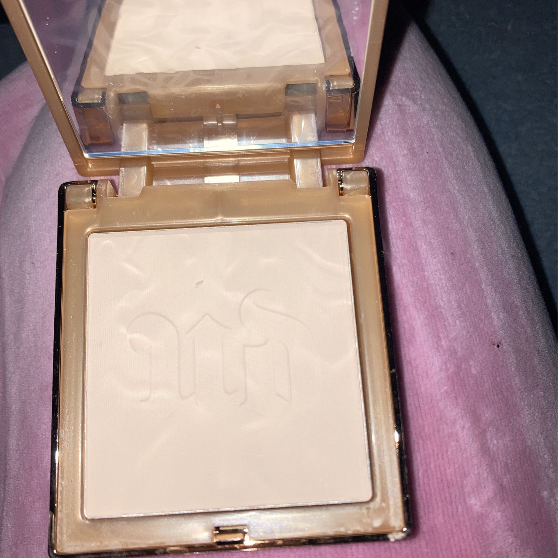 Urban Decay “stay Naked- Tha Fix”