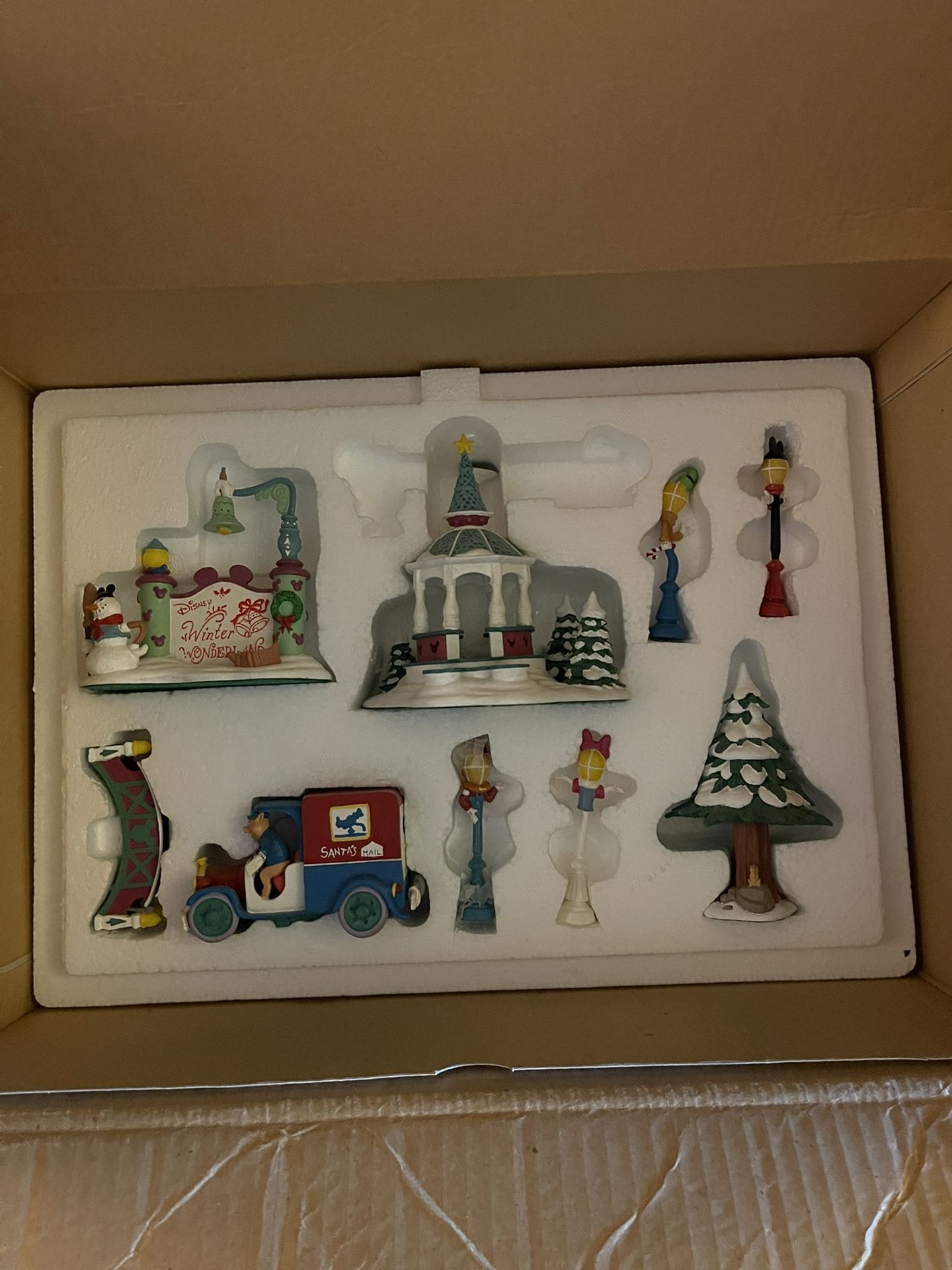 Danbury Mint Disney Winter Wonderland Accessories Set