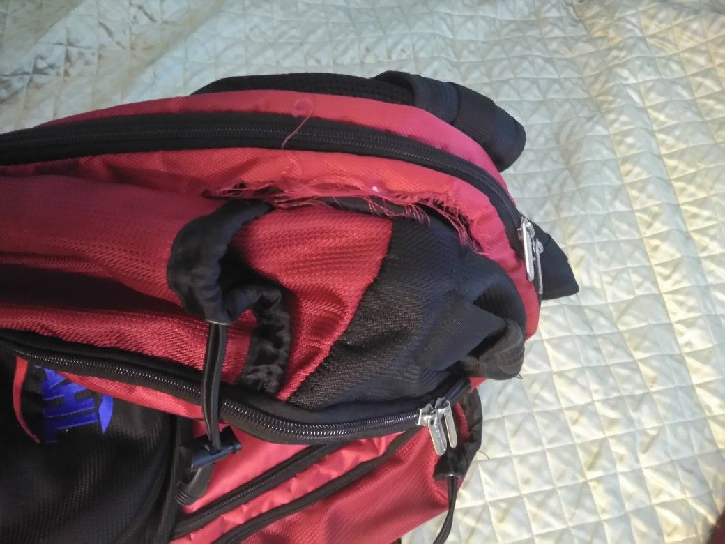 BASEBALL SOFTBALL BACKPACK BAG AND BATS. READ DETAILS