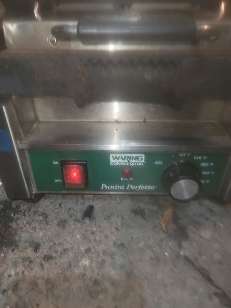 Waring Commercial WPG 150 Panini Perfetto Compact Ribbed Priced To Sell