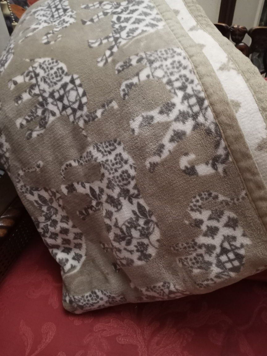 Mink Blanket--60" X 72"