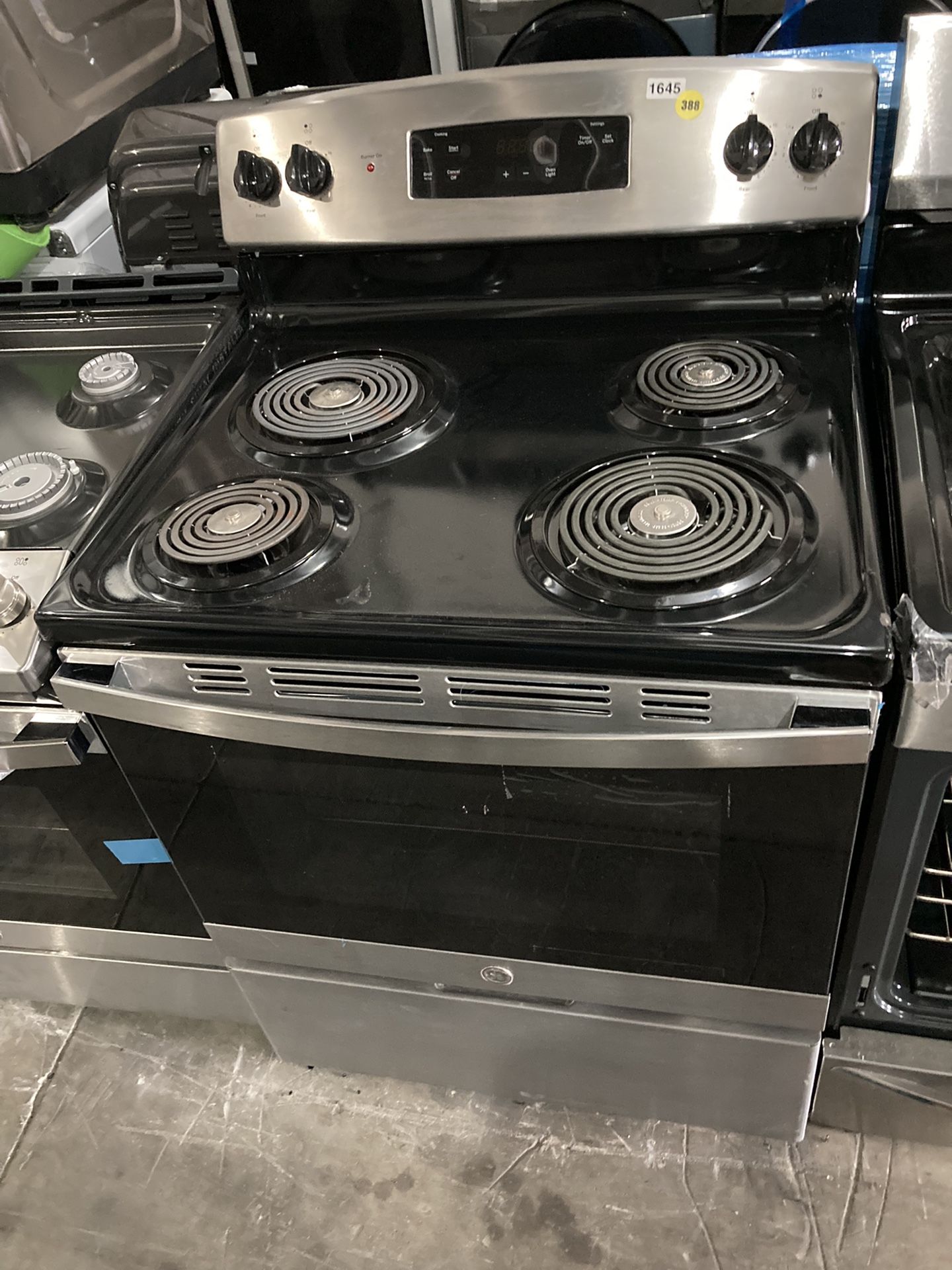 GE 30” freestanding electric stove with coils in stainless steel 350 for Sale in Medley, FL