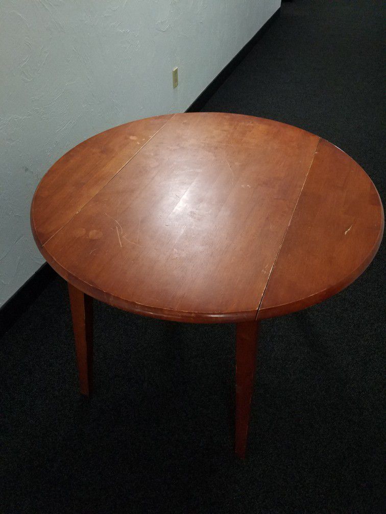 Small Raund Table With Dropdown Sides 