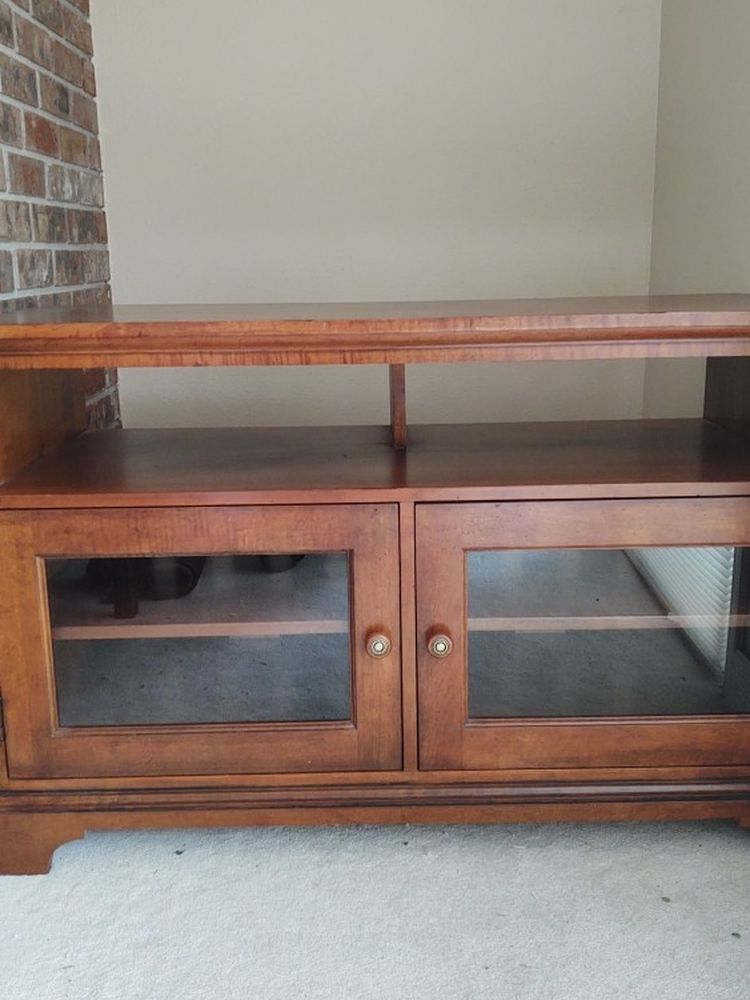 Ethan Allen TV Console for Sale in Lake Stevens, WA OfferUp