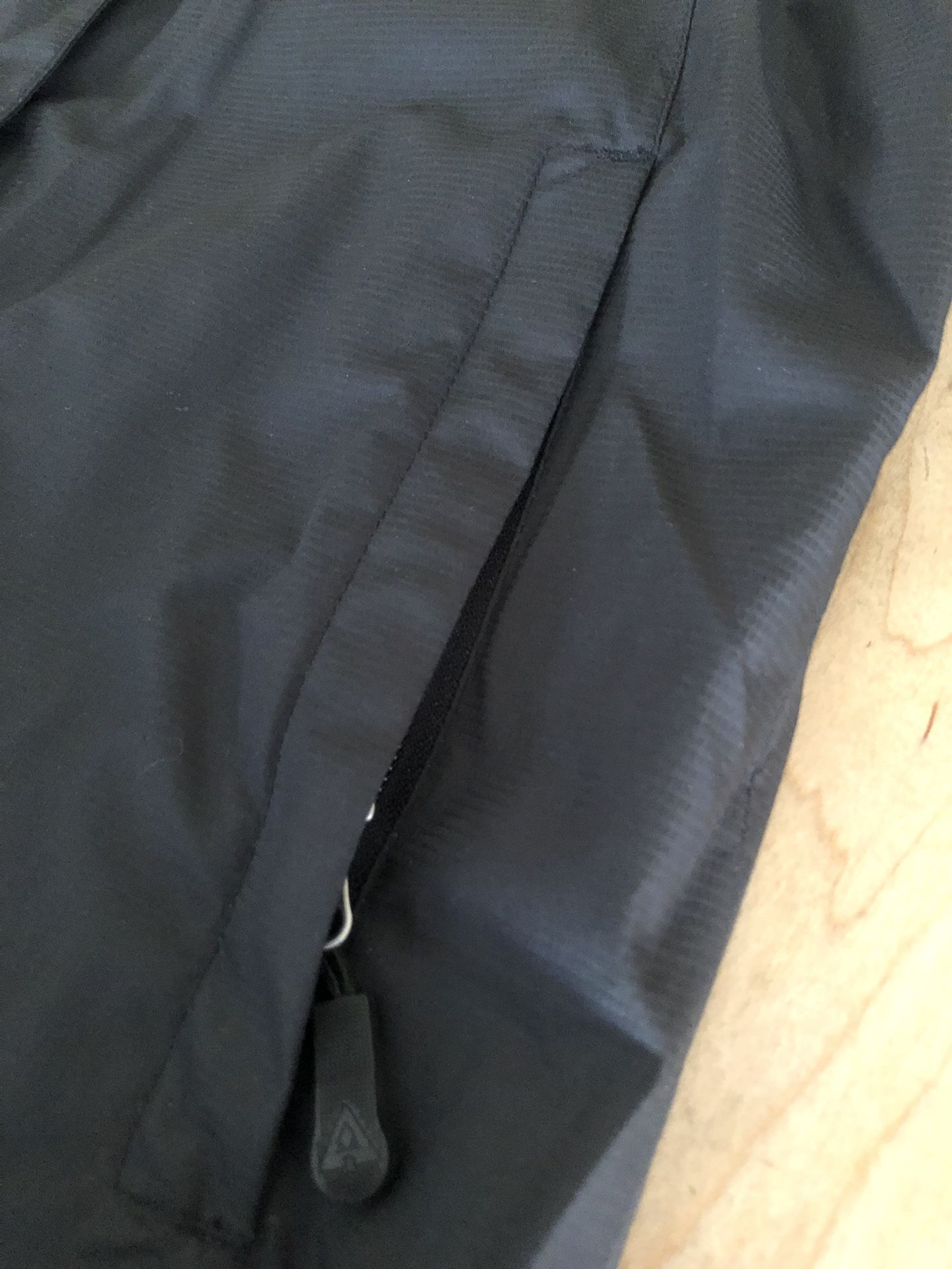 Ascend Waterproof Jacket Men's Meduim Like New!!