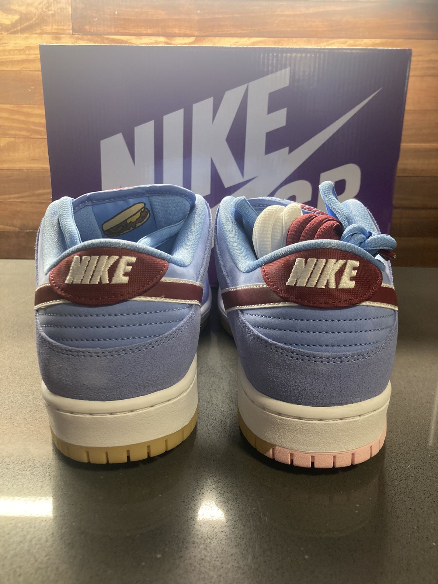 Nike SB Dunk Low “Phillies” Size 9.5