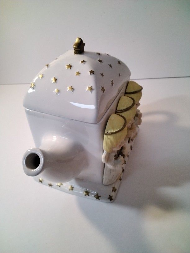 A Beautiful Tea Pot With Angels .