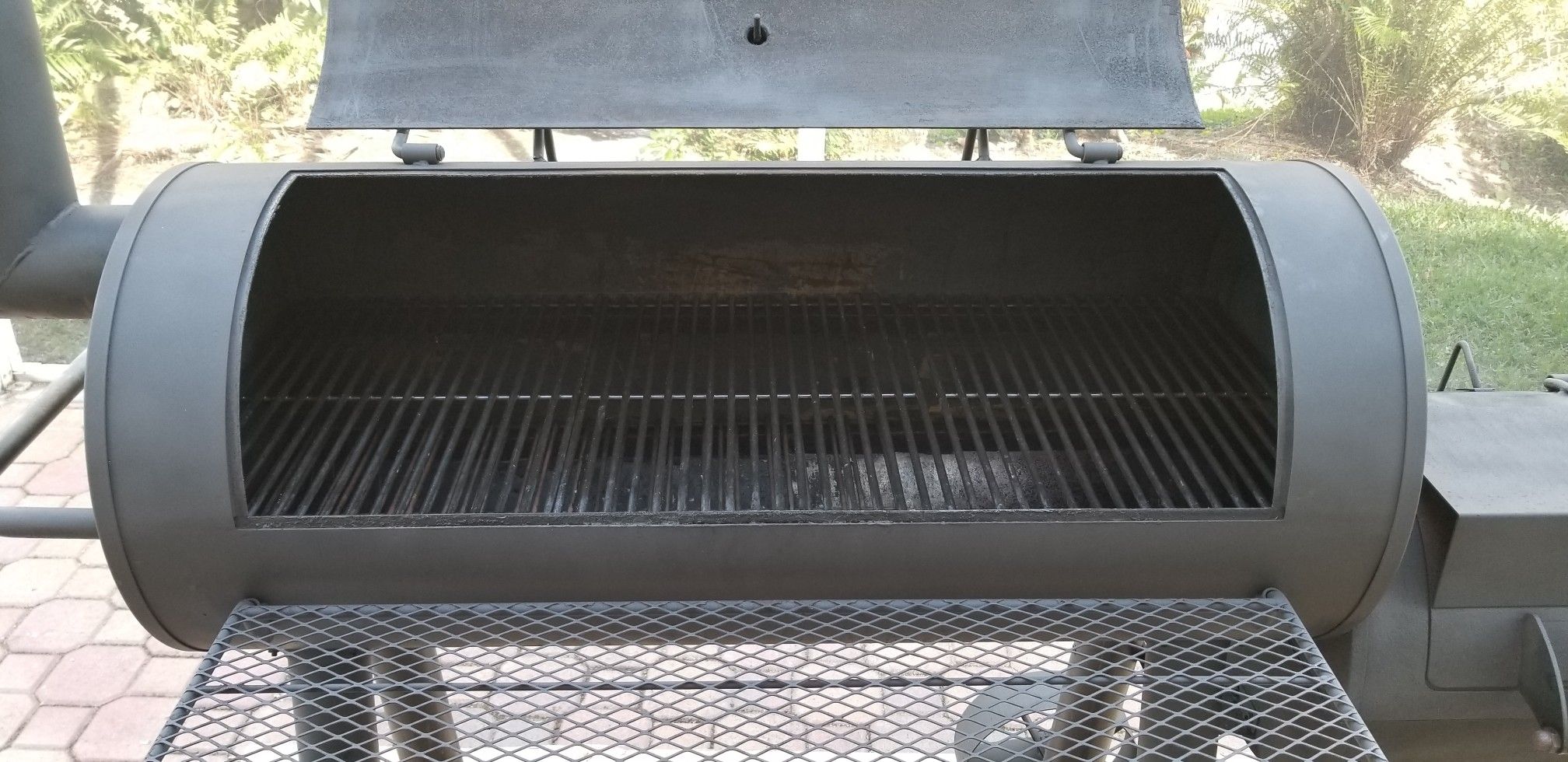 Brinkmann Trailmaster Pro Barbeque BBQ Carcoal Grill Smoker for Sale in