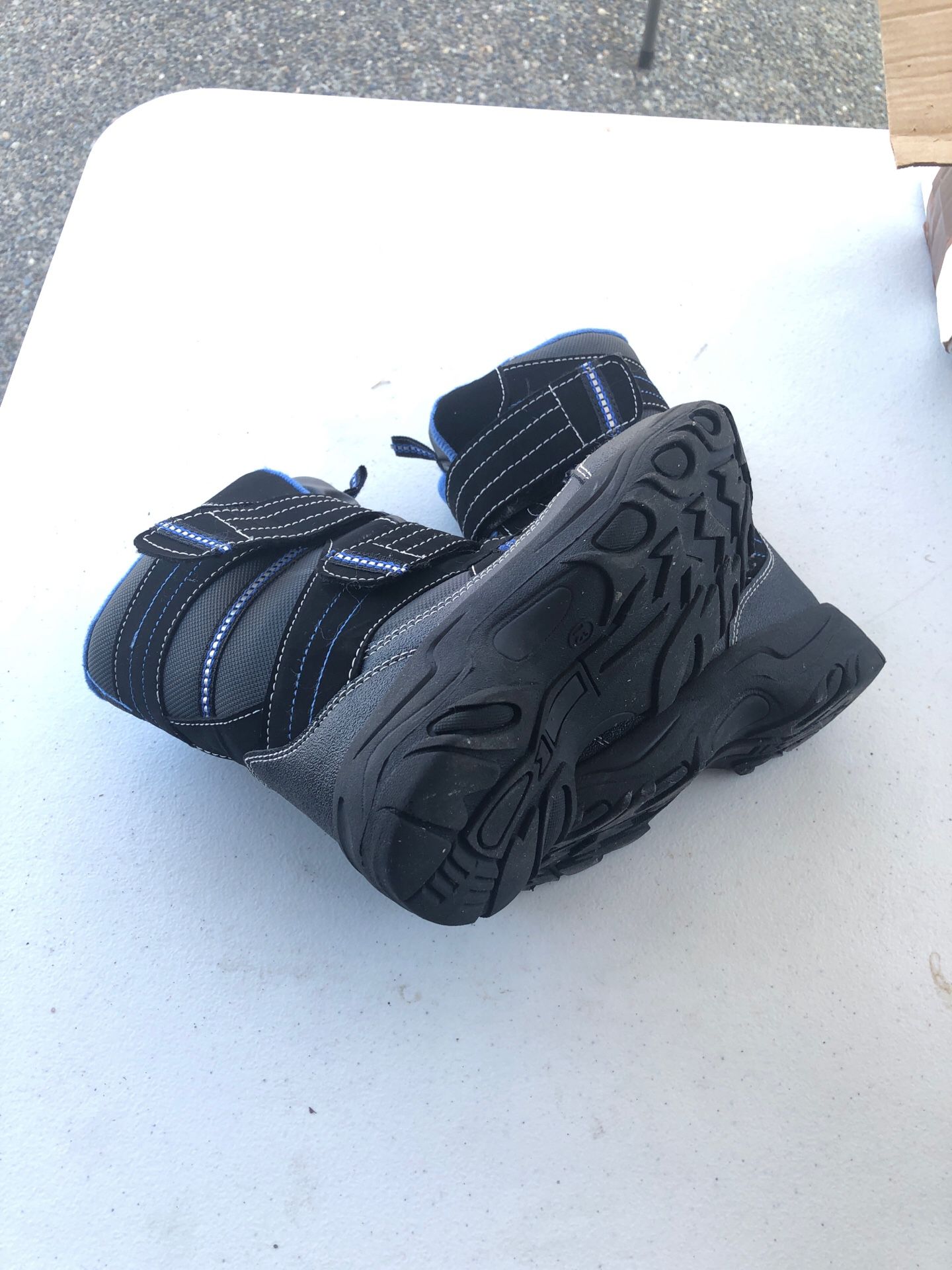 Kids snow boots size 13’s