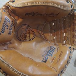 Vintage Wilson A2400 Catcher's Mitt Thumbnail