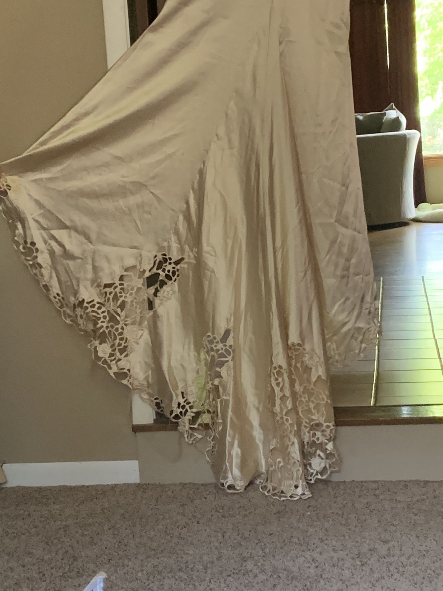 Brand new never worn wedding dress size 8 w tags