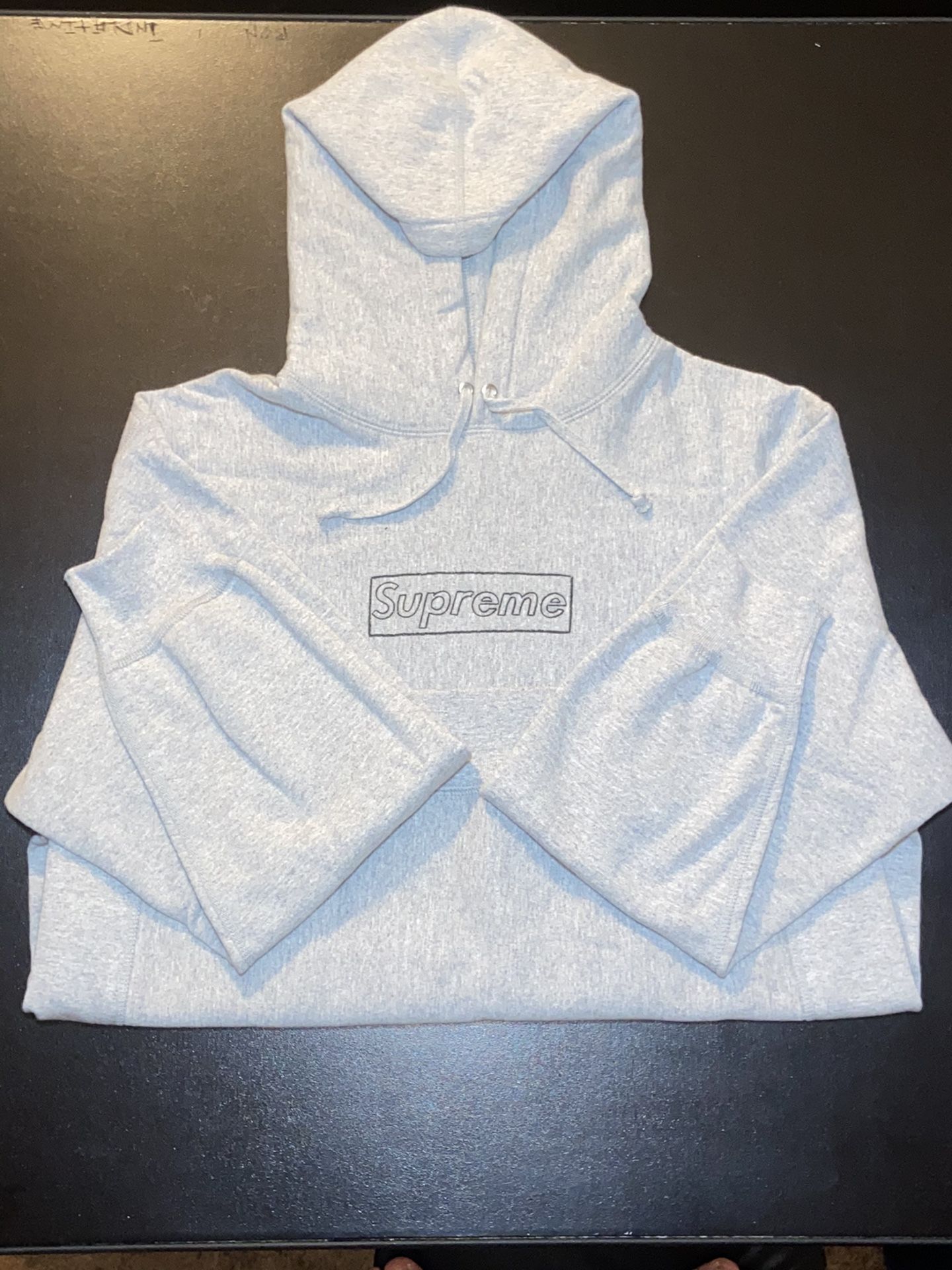 Supreme x KAWS Chalk Logo Hoodie🚨