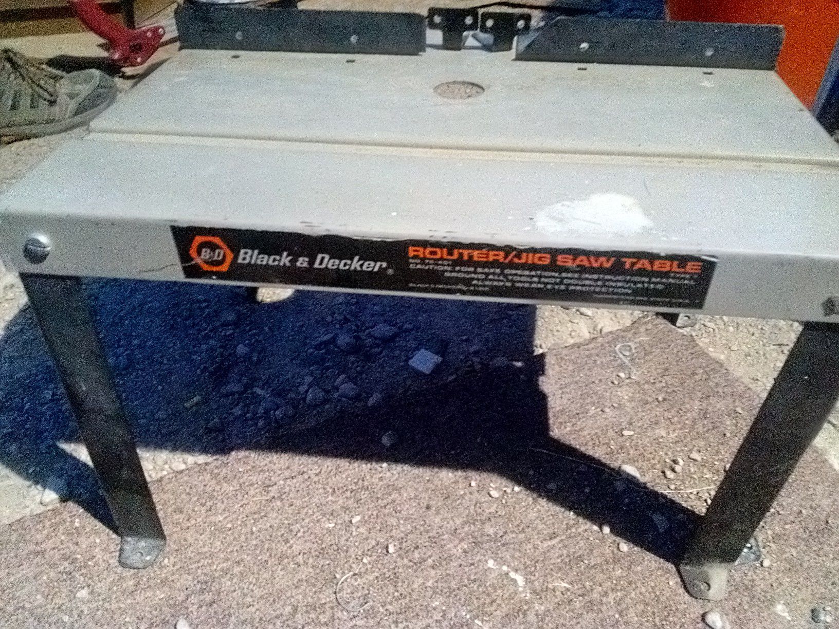 Black and Decker router and jig saw table