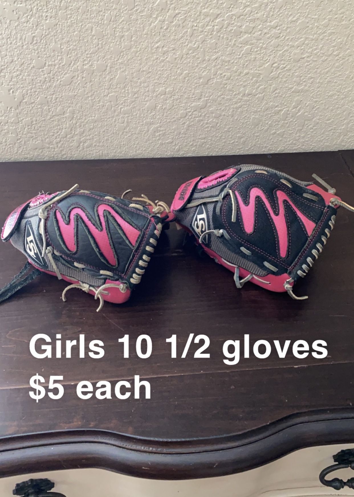 Girls 10 1/2 Softball Gloves