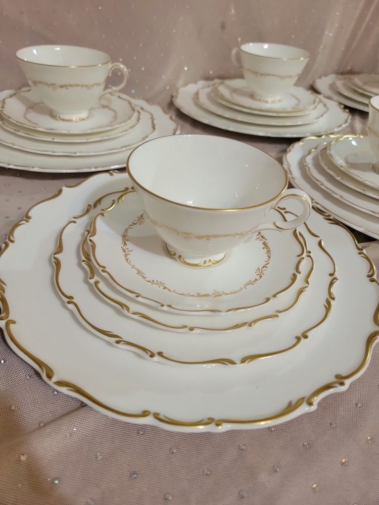 Royal Doultan Full Set Of Fine Bone China